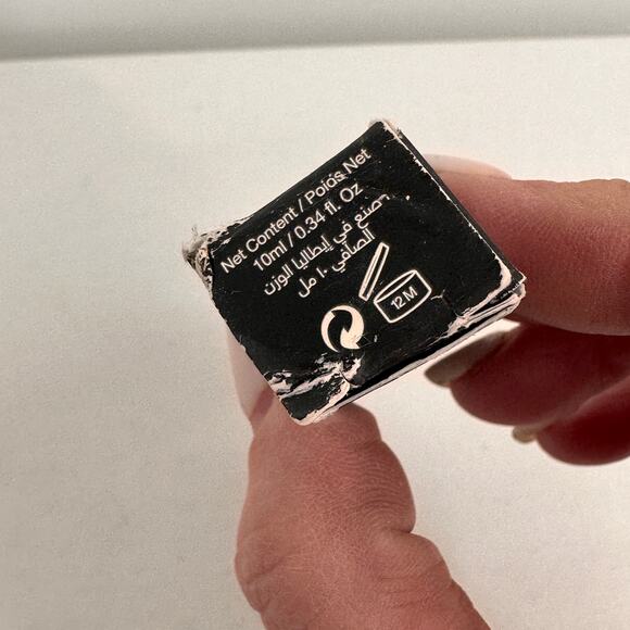 Huda Beauty The Overachiever Concealer Chocolate Chip 38R NEW in Box - Picture 3 of 9